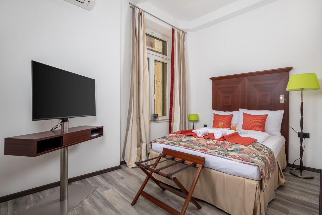 Continentale Apartment Рийека Екстериор снимка