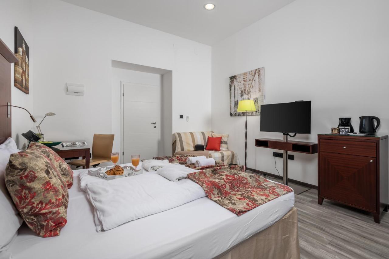 Continentale Apartment Рийека Екстериор снимка